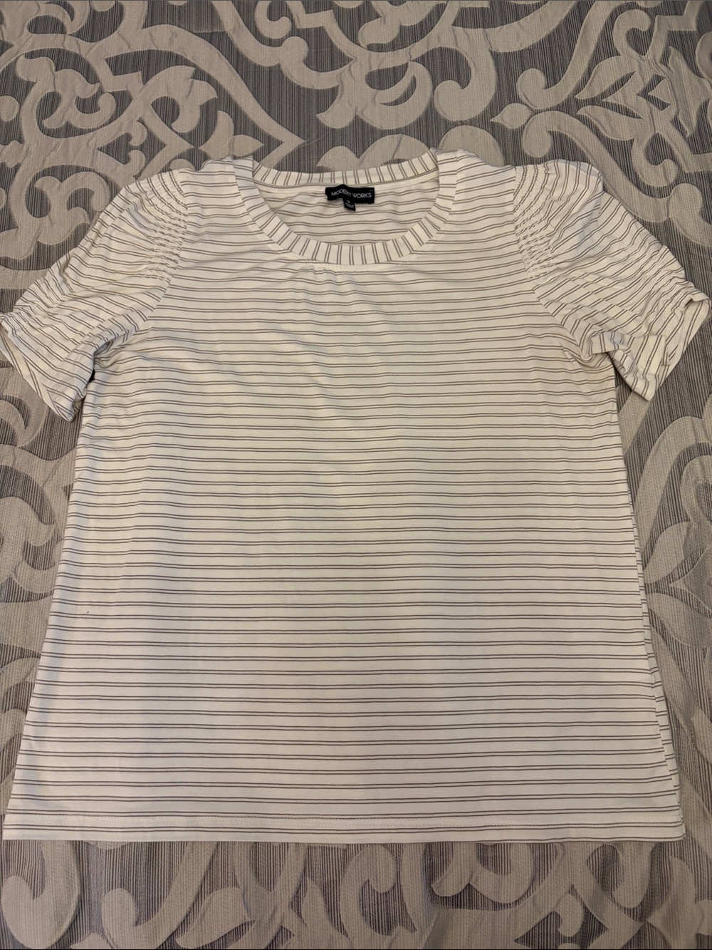 Worthington White and Gray Striped Short Sleeve Scoop Neck Tee
